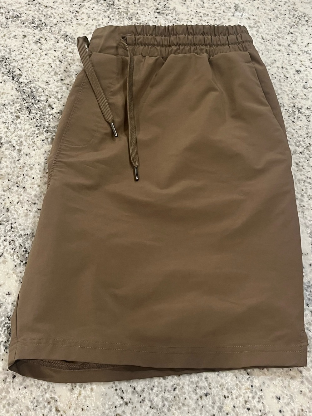 Right Of Way Men’s XL Stretch Waist Performance Brown / Tan Shorts 7” Inseam